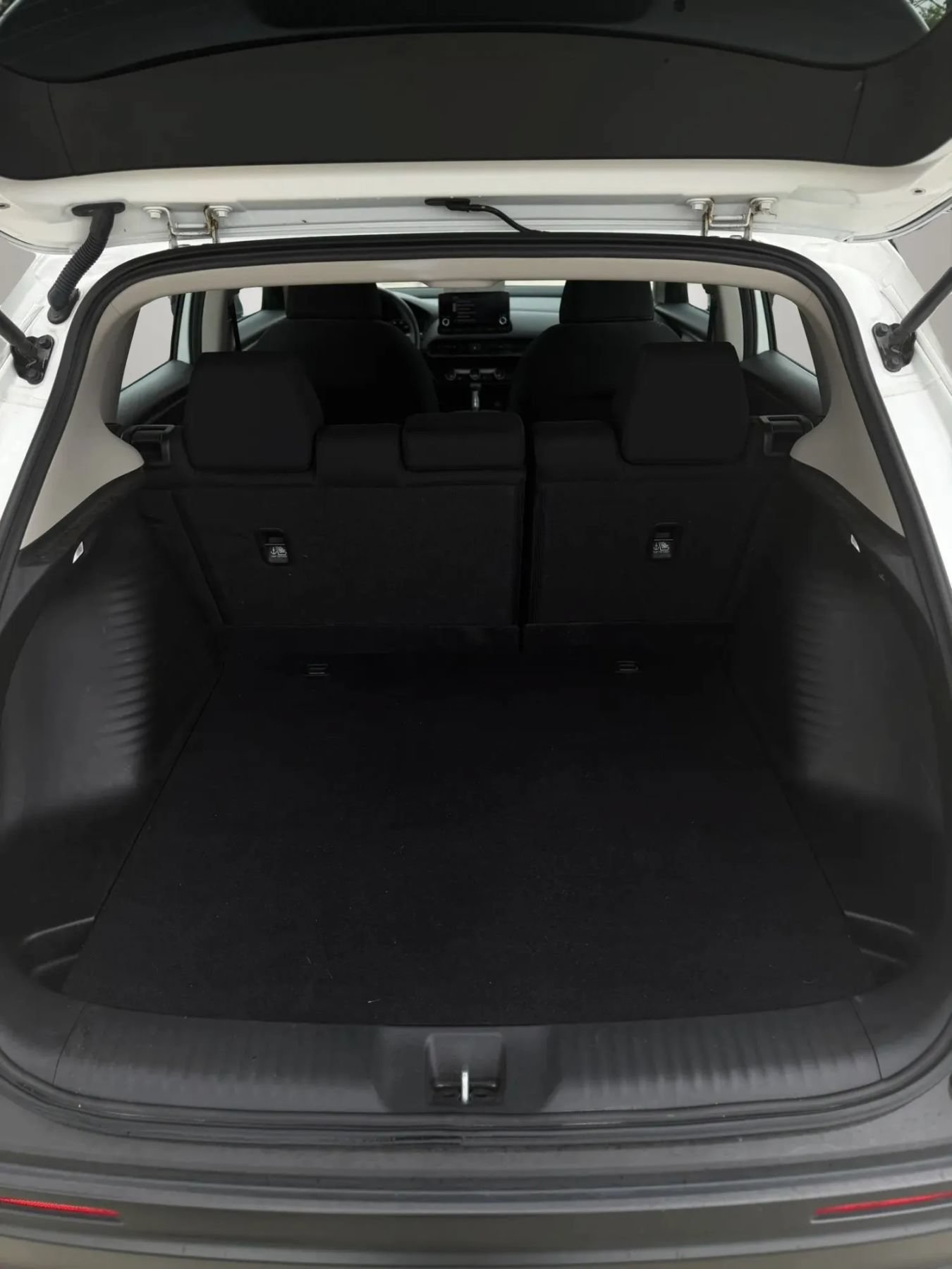 Used 2023 Honda HR-V LX image 8