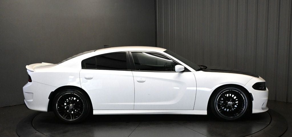Used 2019 Dodge Charger R/T w/ Plus Group RWD image 4