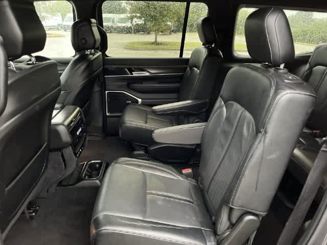 Certified 2024 Jeep Wagoneer Series II AWD/4WD image 16