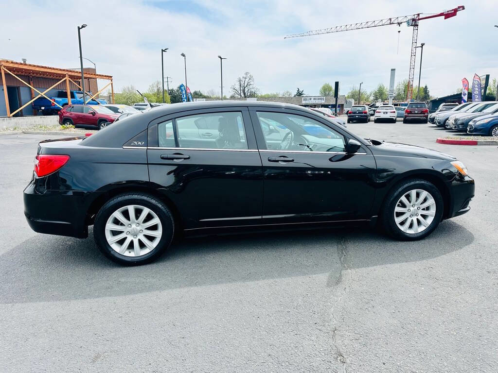 Used 2012 Chrysler 200 Touring FWD image 8