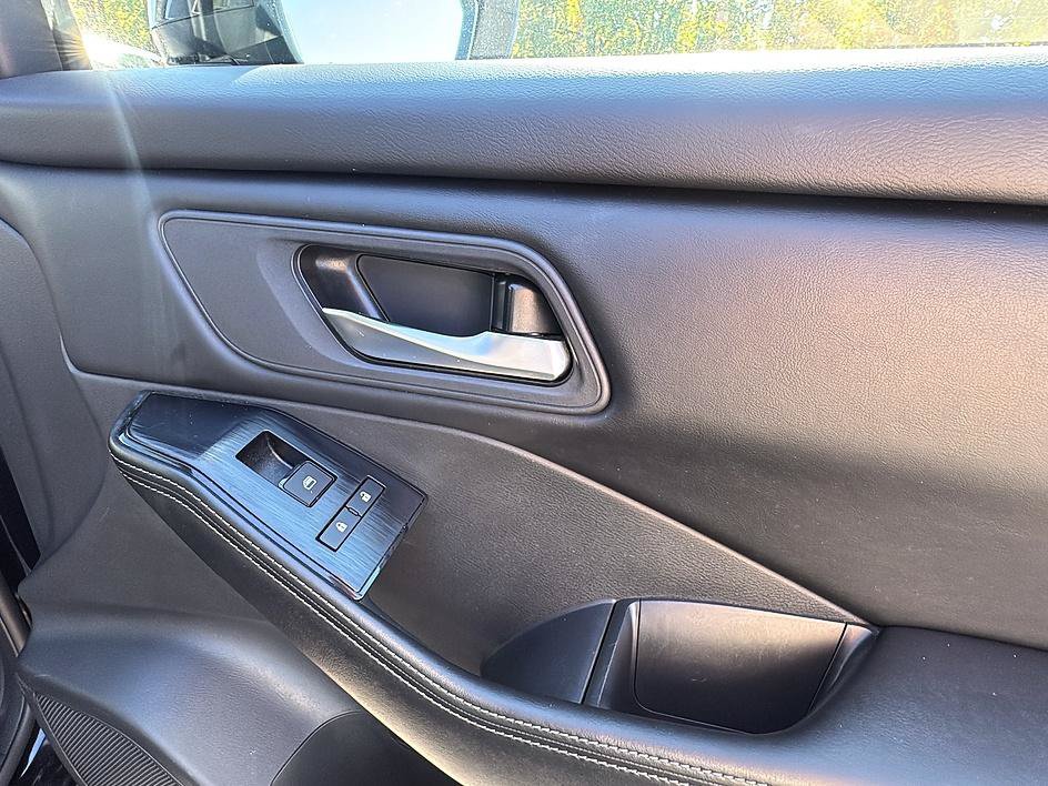 Certified 2025 Nissan Rogue SV FWD image 26