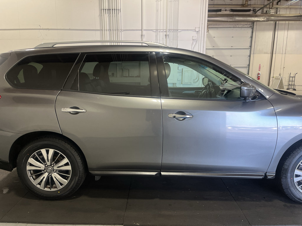Used 2019 Nissan Pathfinder SL FWD image 5