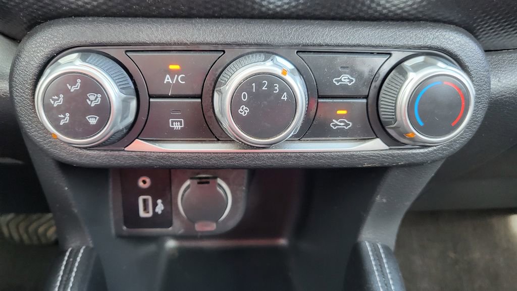 Used 2019 Nissan Kicks S image 31