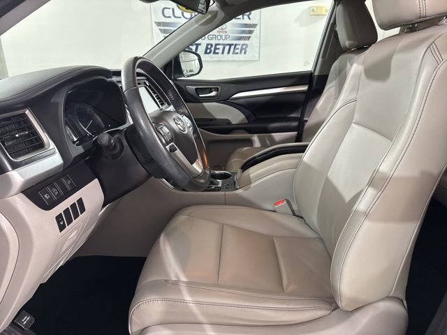 Used 2019 Toyota Highlander XLE image 21