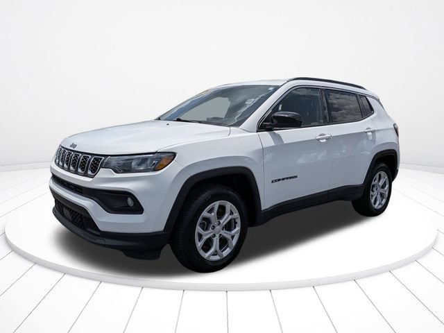 Used 2024 Jeep Compass Latitude AWD/4WD image 7