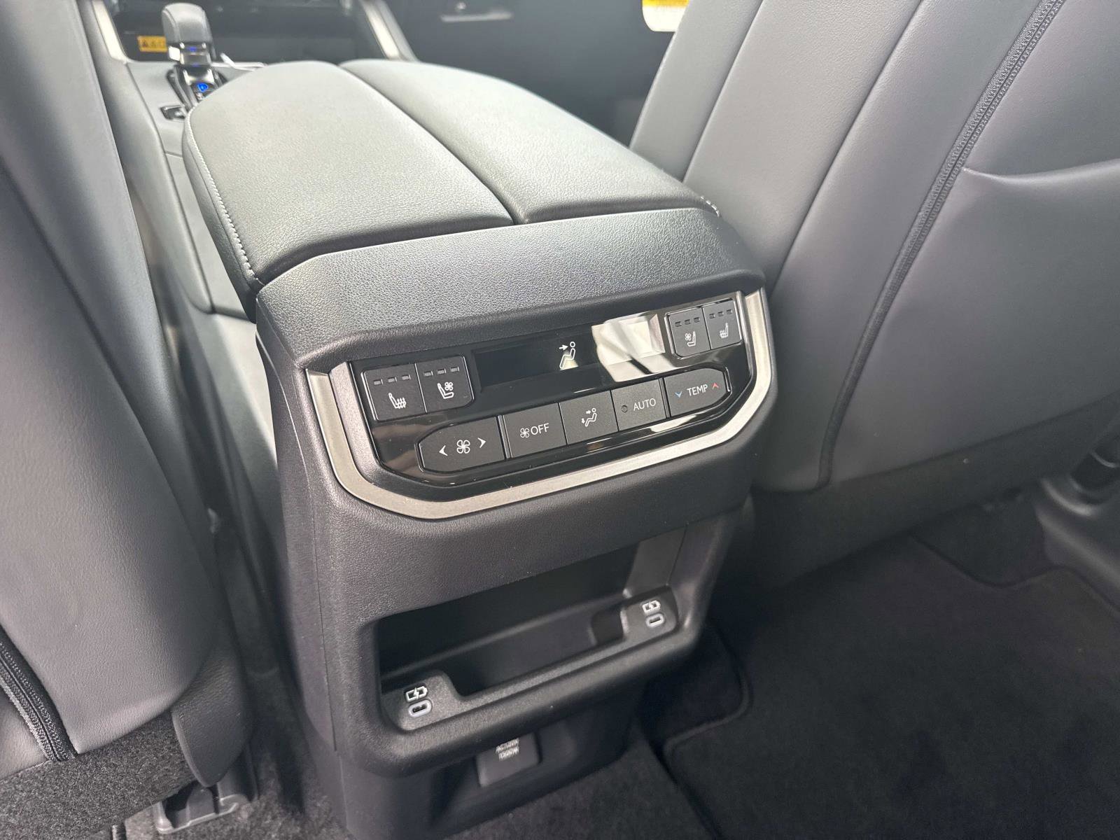 New 2026 Lexus TX 500h AWD image 10