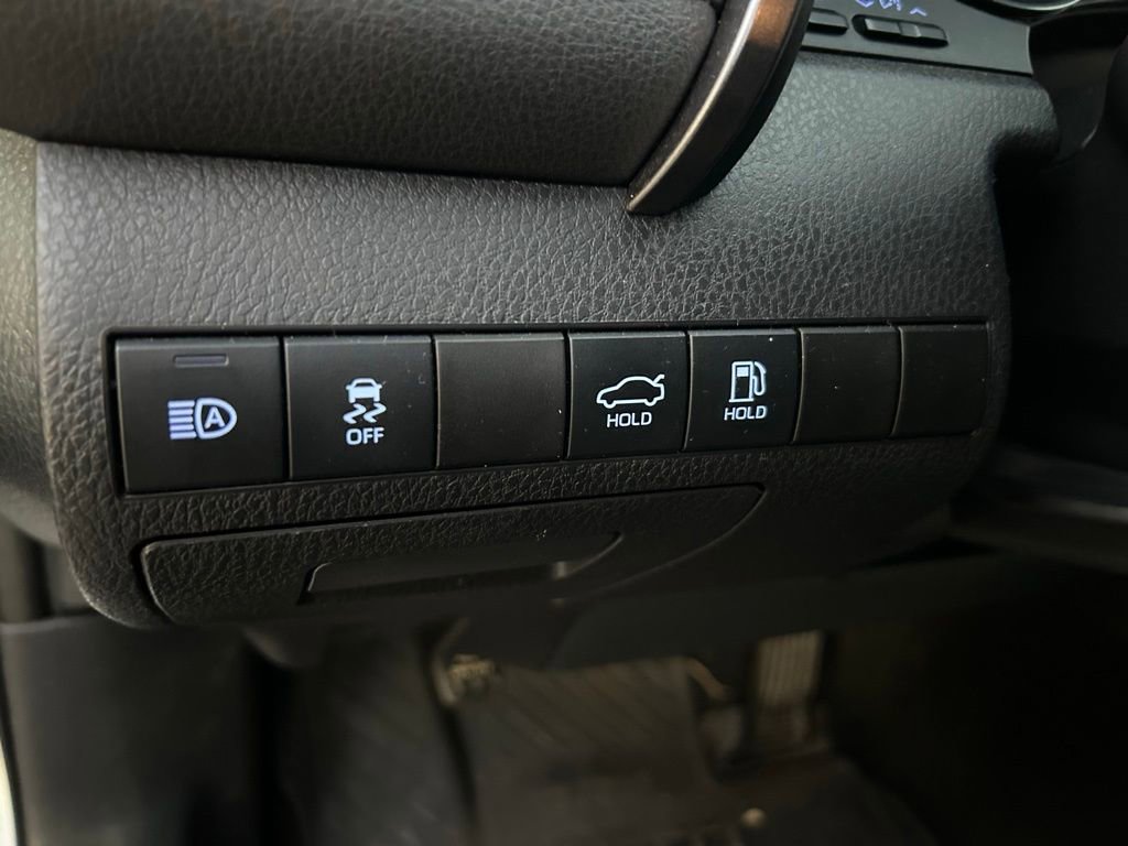 Certified 2022 Toyota Camry SE w/ Carpet Mat Package (TMS) image 18