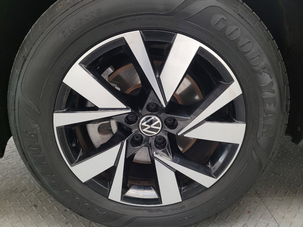 Used 2023 Volkswagen Atlas Cross Sport SE FWD image 31