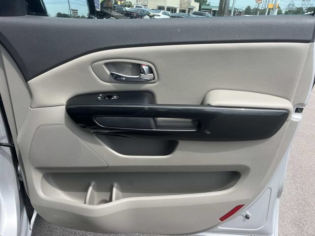 Used 2016 Kia Sedona EX FWD image 26