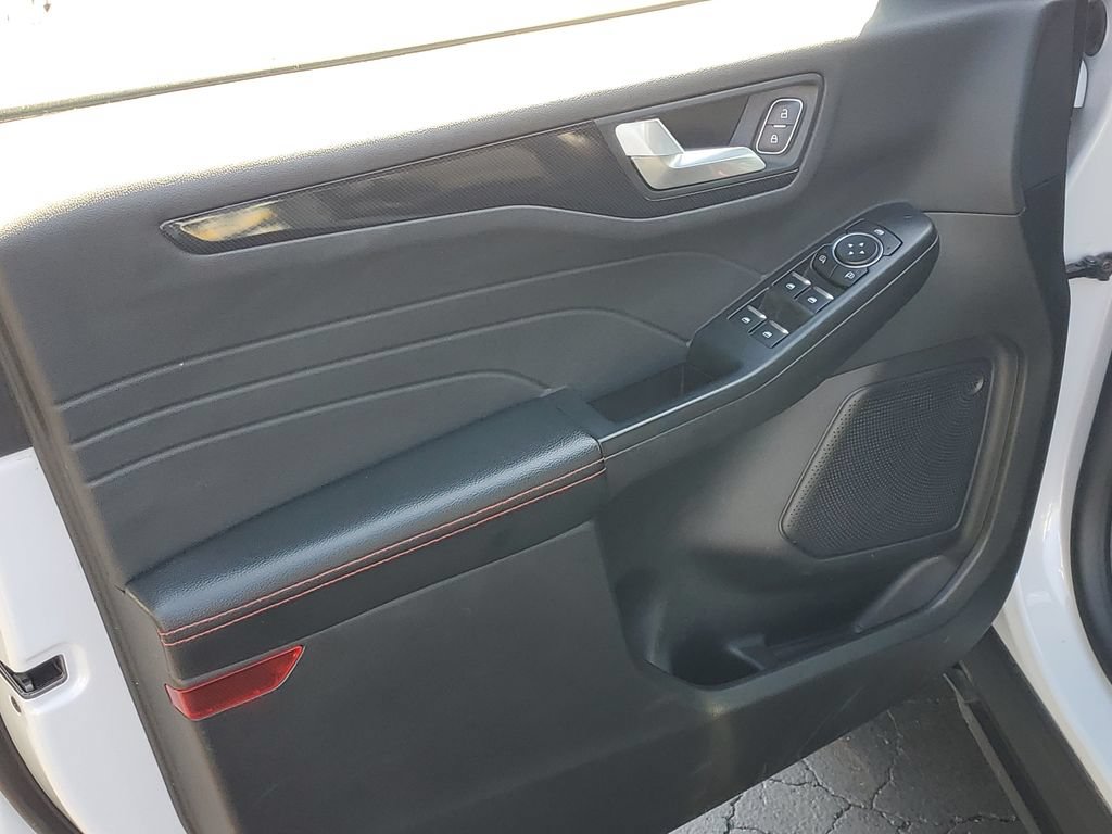 Used 2025 Ford Escape ST-Line Select AWD/4WD image 6