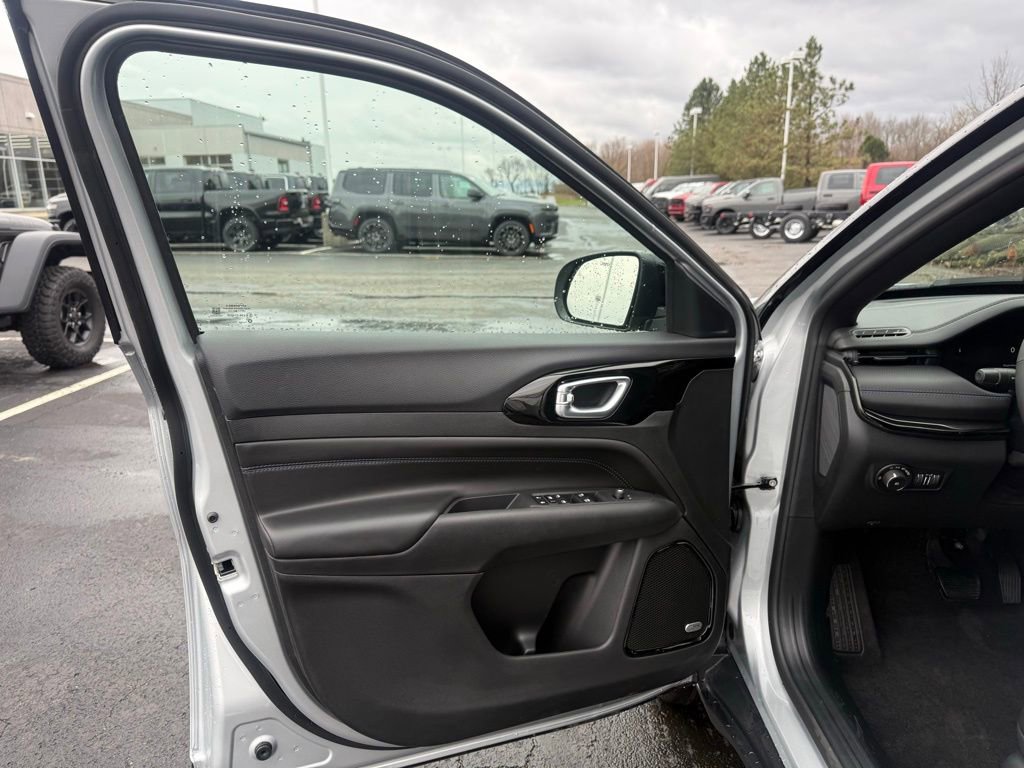 New 2026 Jeep Compass Limited image 10