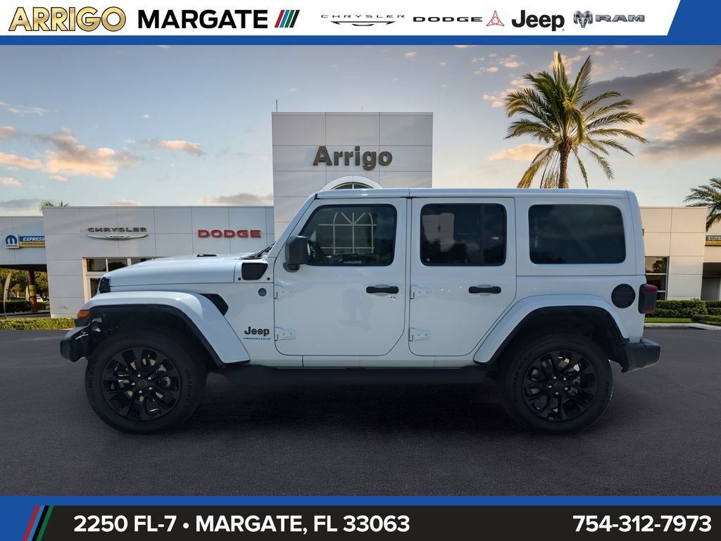 Used 2025 Jeep Wrangler Unlimited Sahara AWD/4WD image 8