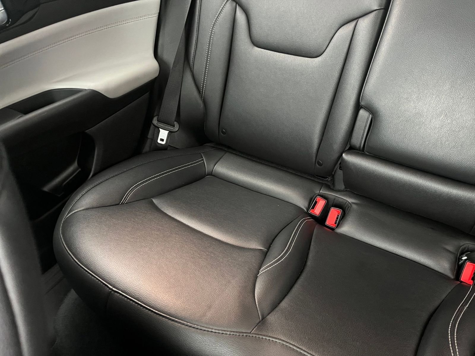 Used 2025 Jeep Compass Limited image 40