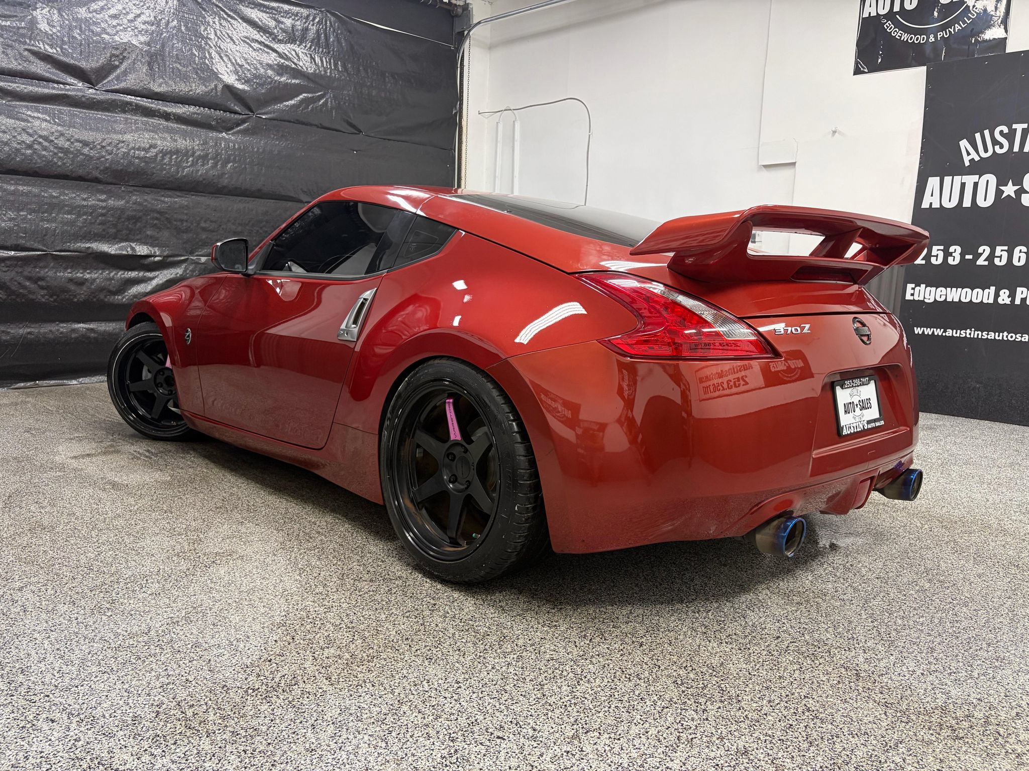 Used 2015 Nissan 370Z Coupe RWD image 8