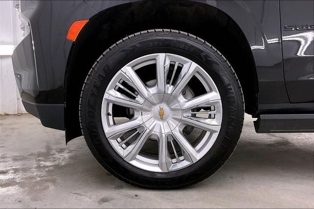 Used 2021 Chevrolet Suburban High Country w/ Premium Package AWD/4WD image 10