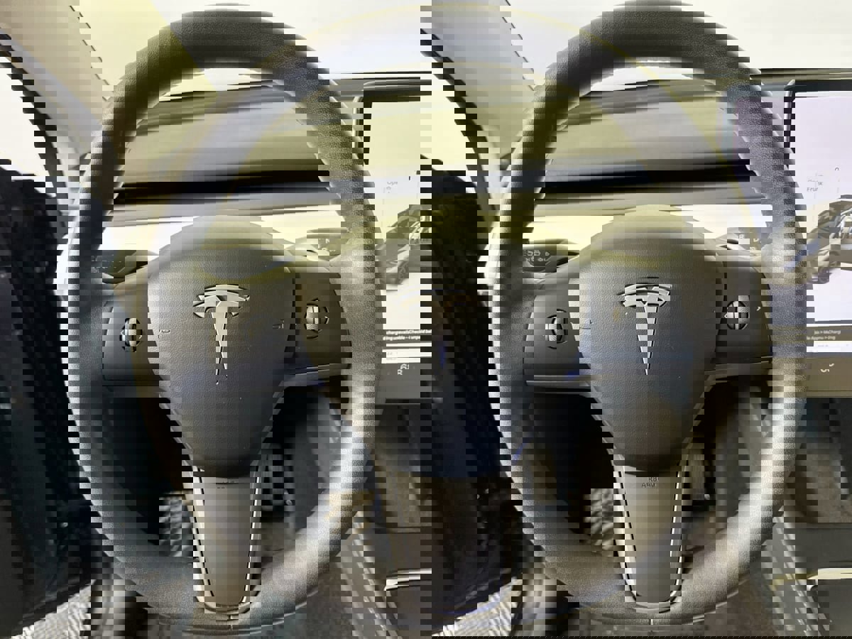 Used 2022 Tesla Model Y Long Range image 11