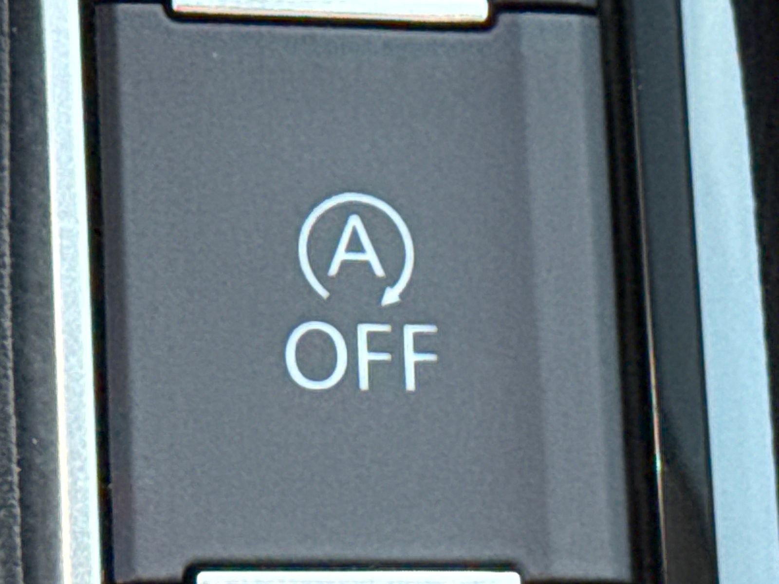 Certified 2023 Volkswagen Taos SEL image 37