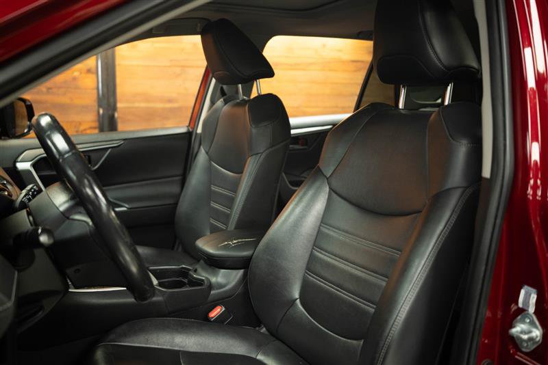 Used 2021 Toyota RAV4 XLE Premium w/ Carpet Mat Package (TMS) FWD image 11