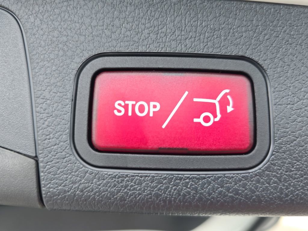 New 2025 Mercedes-Benz GLB 250 image 13