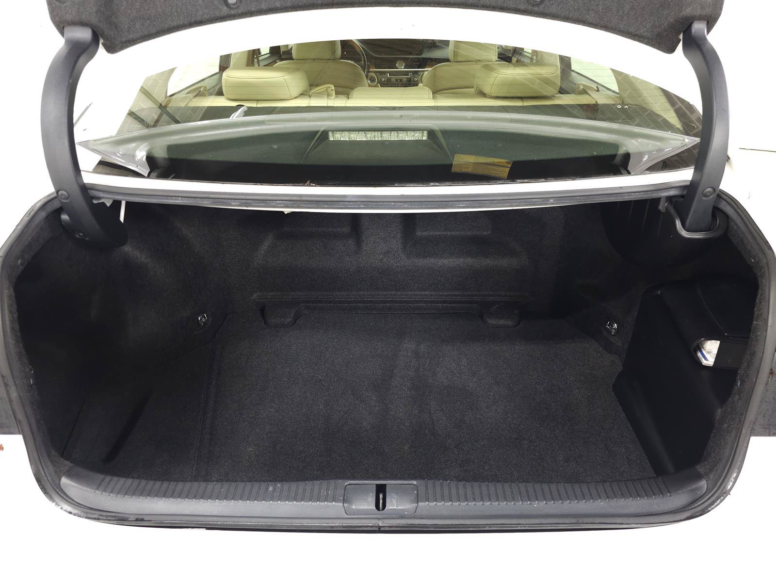 Used 2014 Lexus ES 300h w/ Luxury Package w/Bamboo Trim FWD image 7