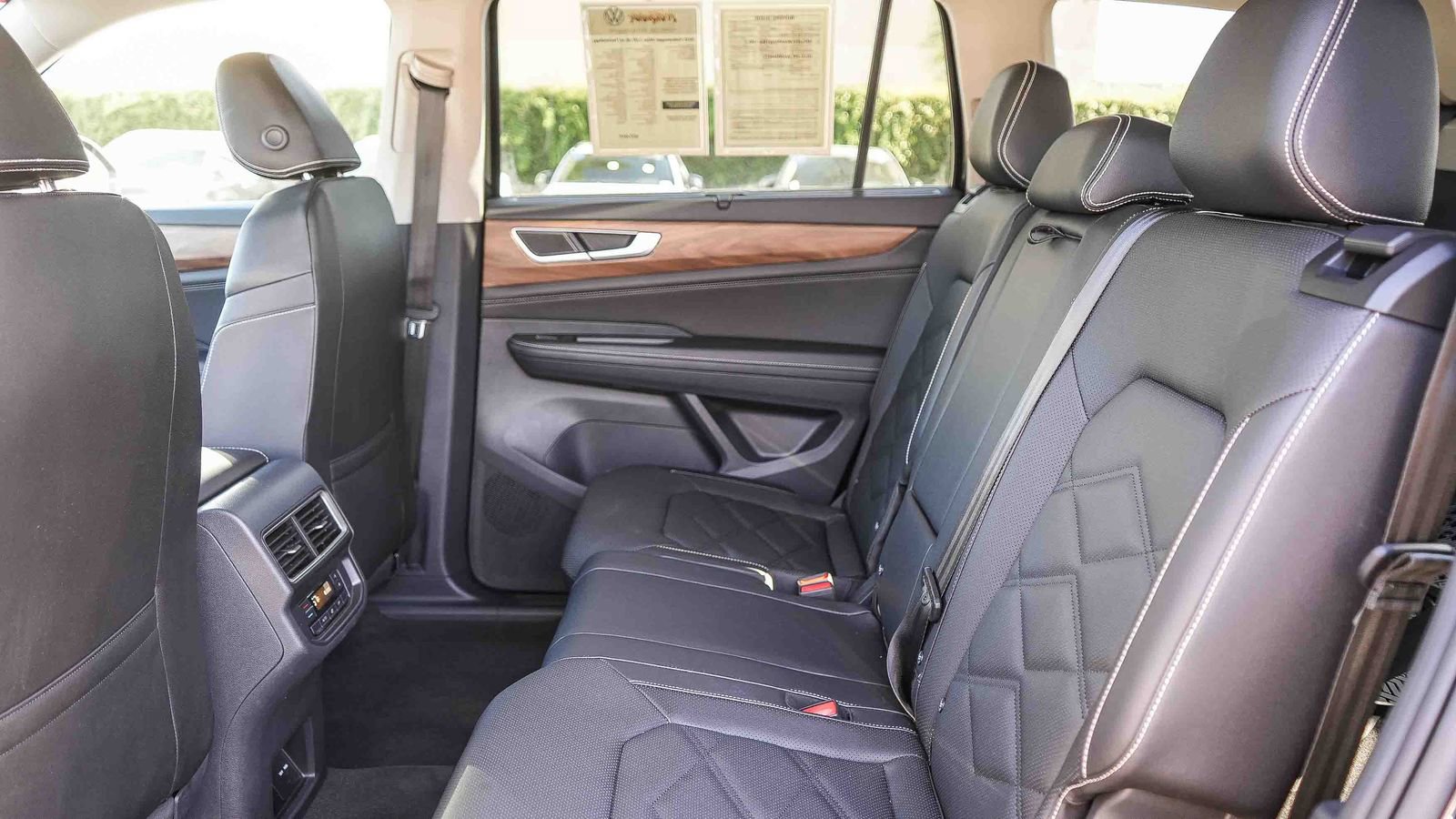 Used 2025 Volkswagen Atlas SE w/ Panoramic Sunroof Package FWD image 18