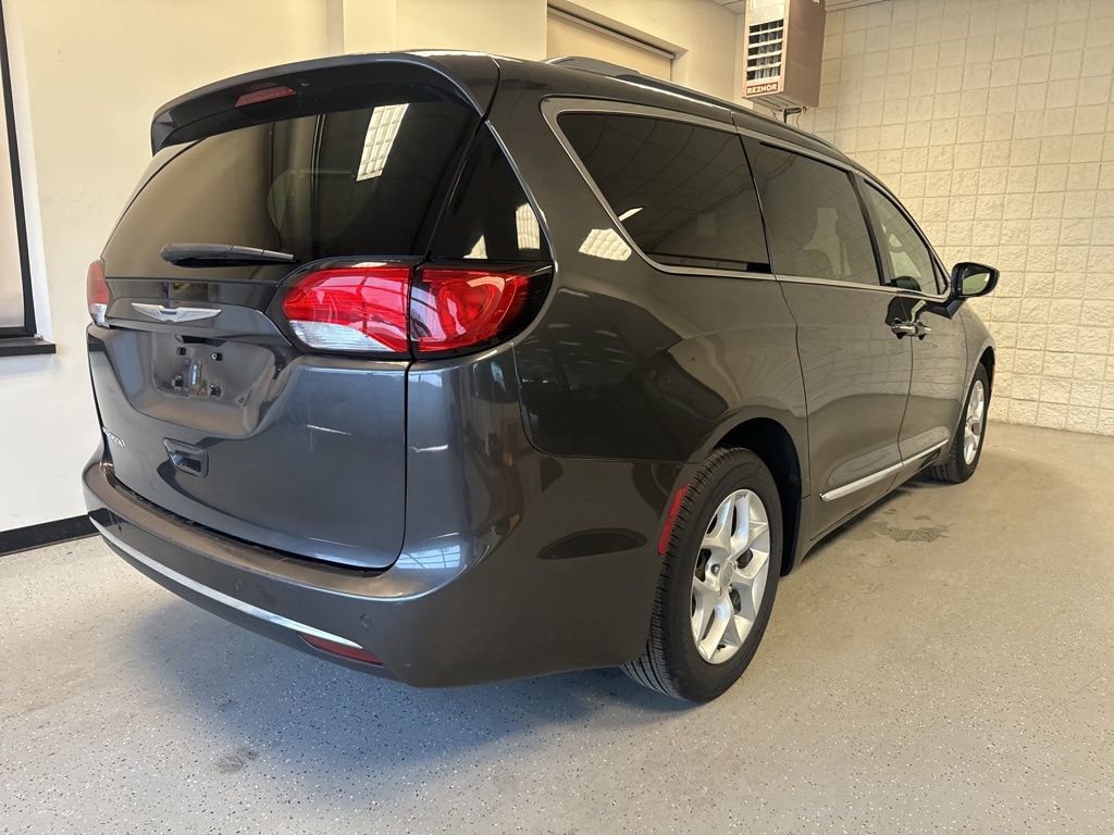 Used 2017 Chrysler Pacifica Touring-L Plus FWD image 49