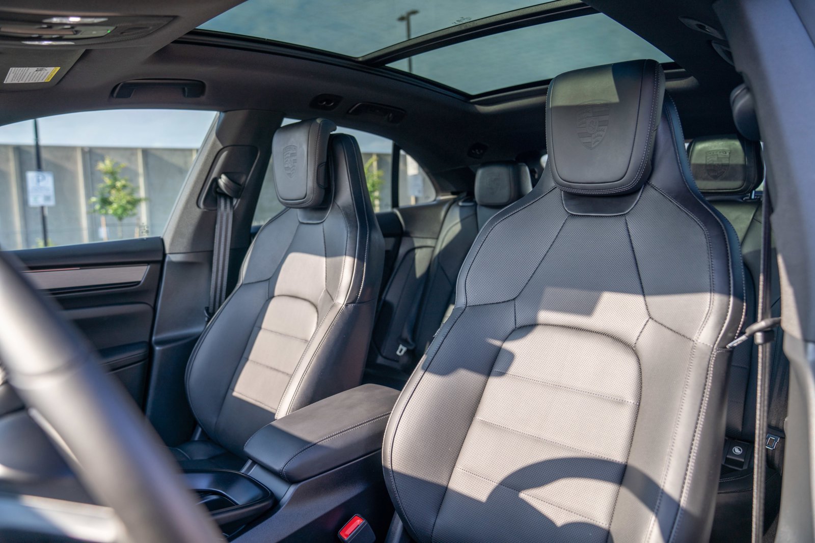 Certified 2025 Porsche Macan 4 Electric AWD/4WD image 5