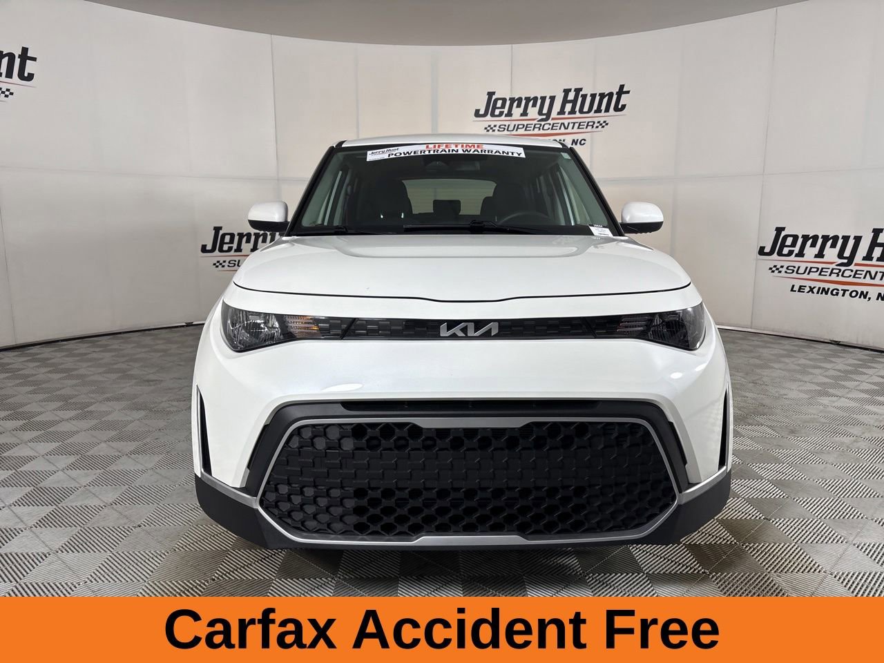 Used 2025 Kia Soul LX w/ LX Technology Package FWD image 3