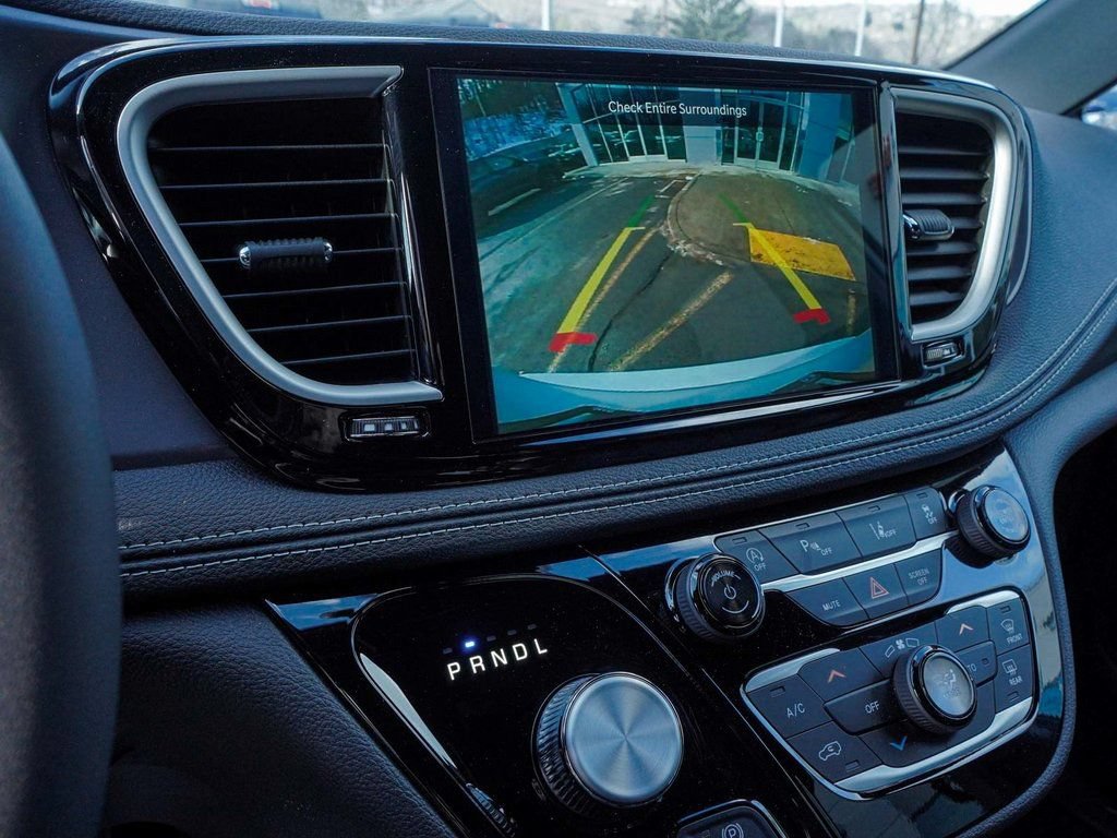 New 2026 Chrysler Pacifica Select FWD image 17