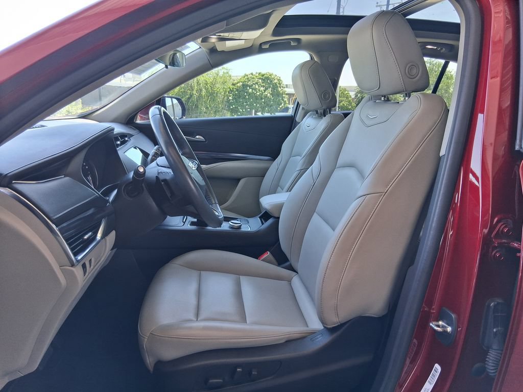 Used 2023 Cadillac XT4 Luxury w/ Driver Awareness Package FWD image 18
