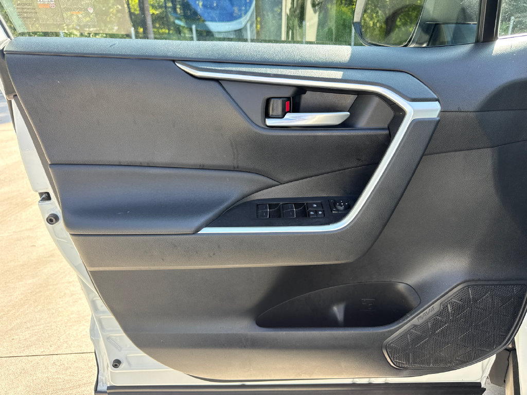 Used 2025 Toyota RAV4 XLE w/ Convenience Package FWD image 13