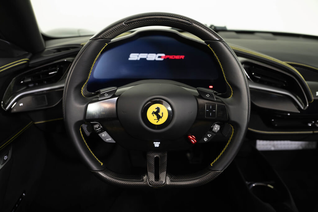 Used 2022 Ferrari SF90 Spider image 27