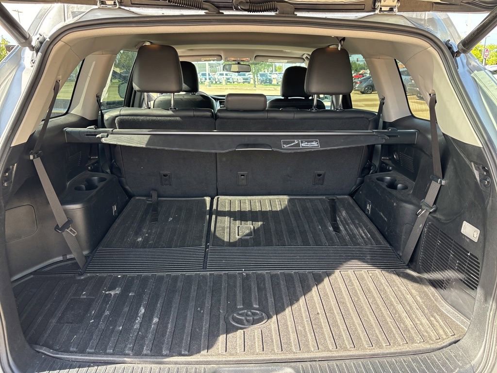 Used 2016 Toyota Highlander XLE AWD/4WD image 24