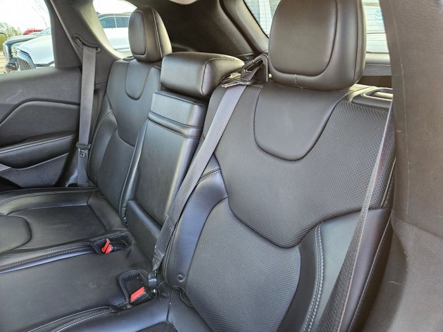 Used 2019 Jeep Cherokee Limited image 18