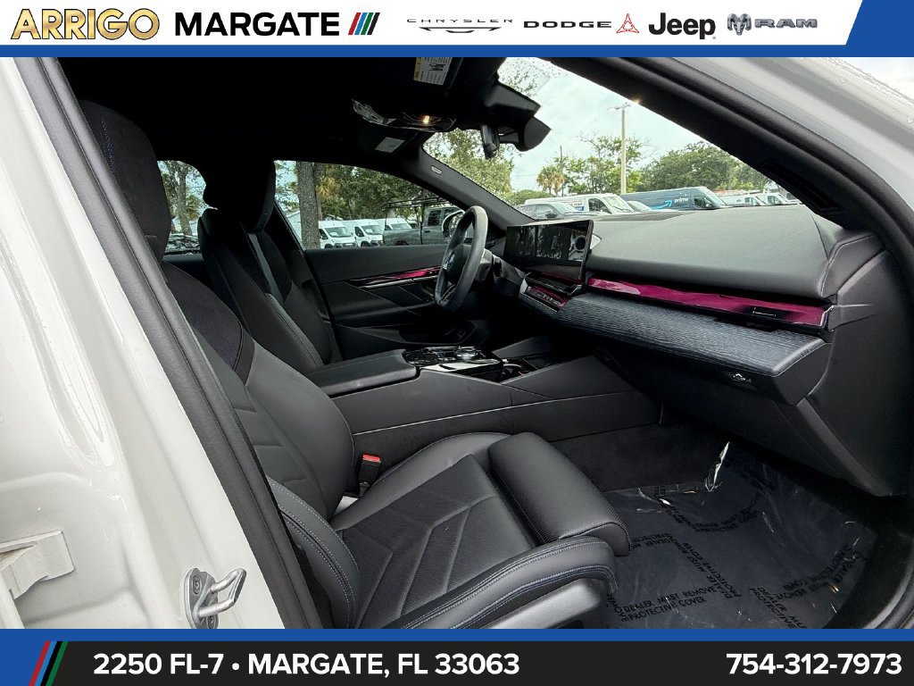 Used 2025 BMW i5 xDrive40 w/ M Sport Package AWD/4WD image 19