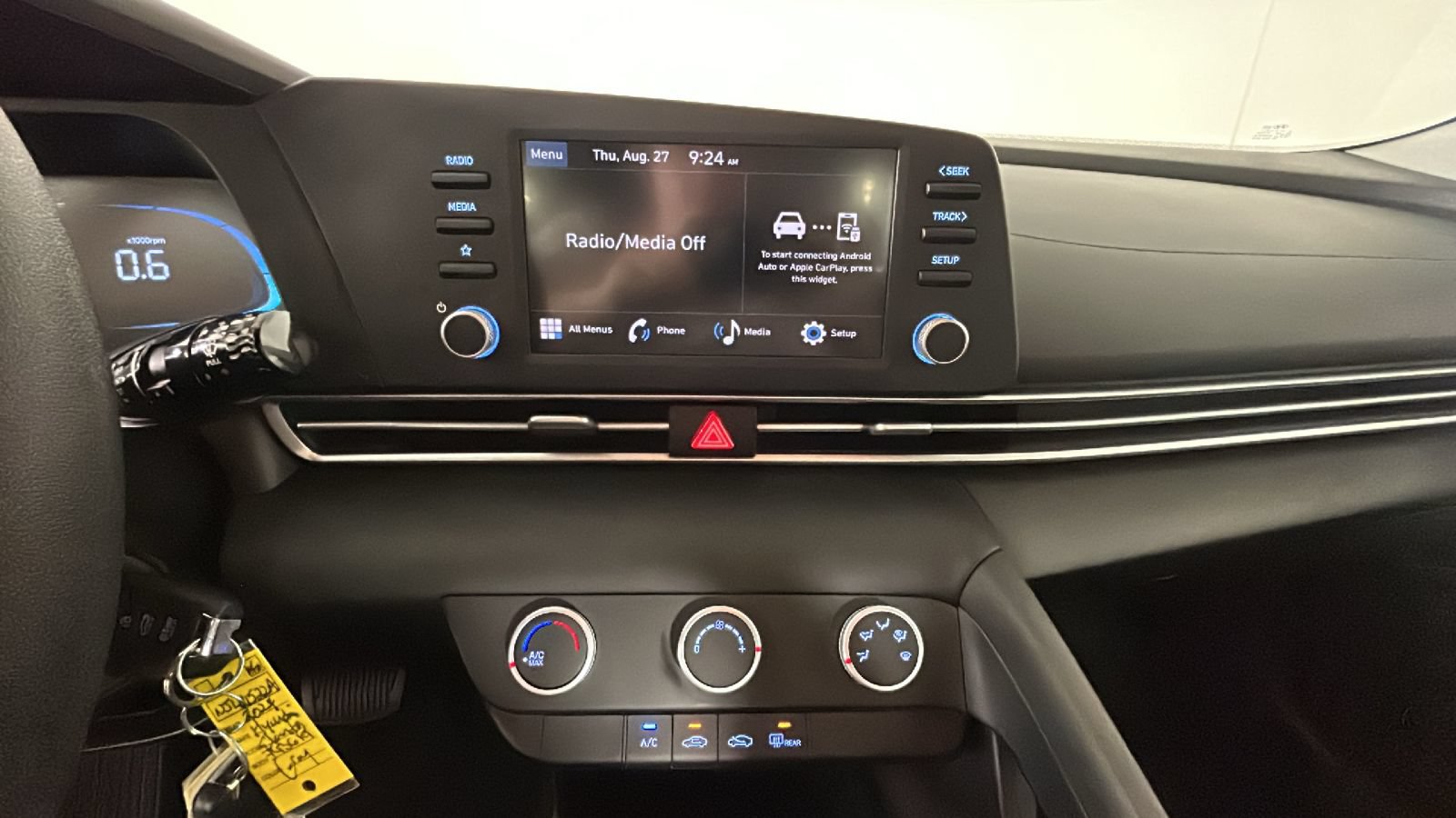 Certified 2024 Hyundai Elantra SE FWD image 26
