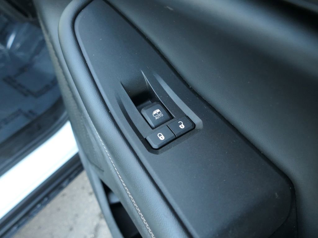 Used 2023 Jeep Grand Cherokee L Laredo image 23