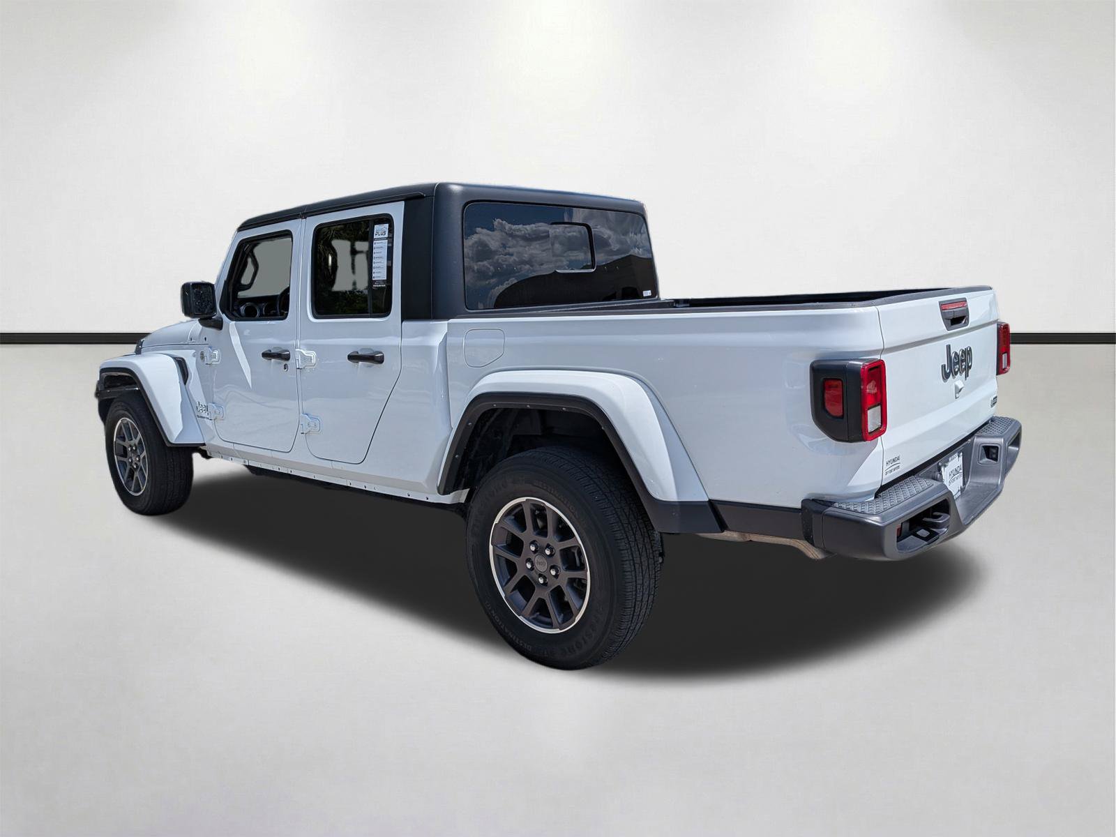 Used 2023 Jeep Gladiator Overland AWD/4WD image 6