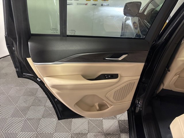 Used 2023 Jeep Grand Cherokee Limited image 22