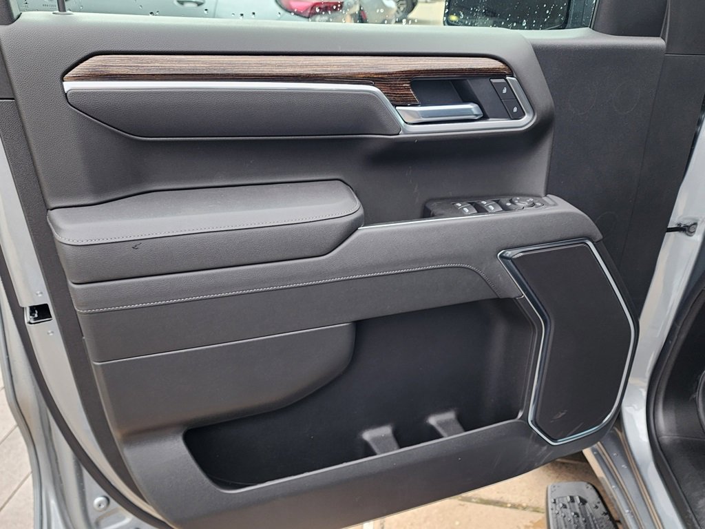 New 2026 GMC Sierra 1500 Elevation w/ LPO, Elevation Black Package image 14