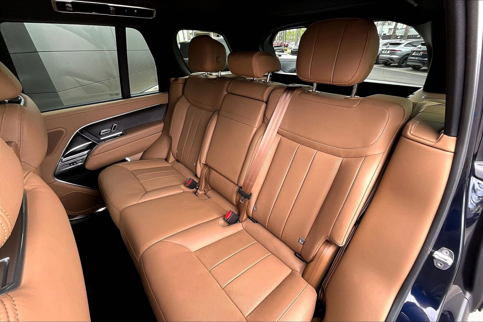 Certified 2025 Land Rover Range Rover SE AWD/4WD image 25