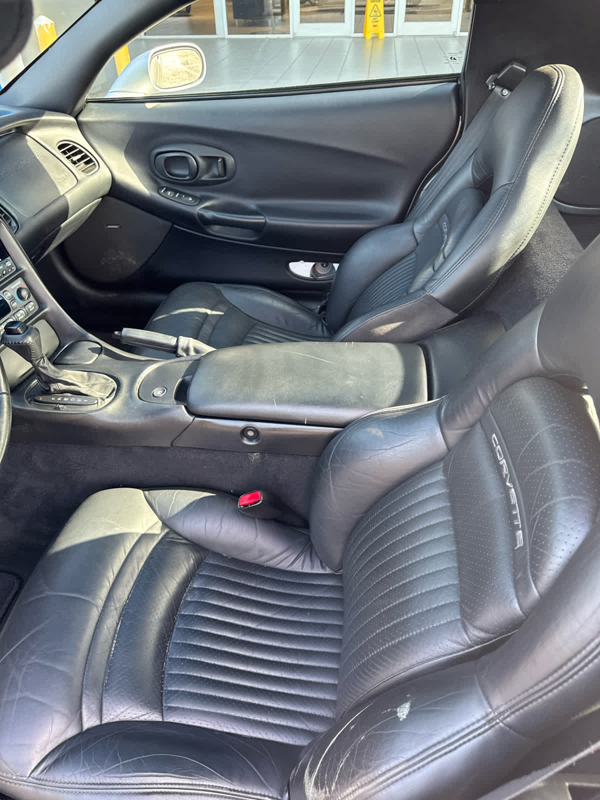 Used 1998 Chevrolet Corvette Coupe w/ Memory Pkg RWD image 9