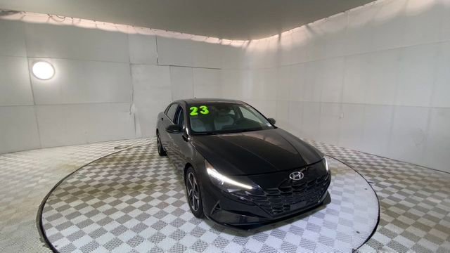 Used 2023 Hyundai Elantra Limited w/ Preferred Accessory Package image 5