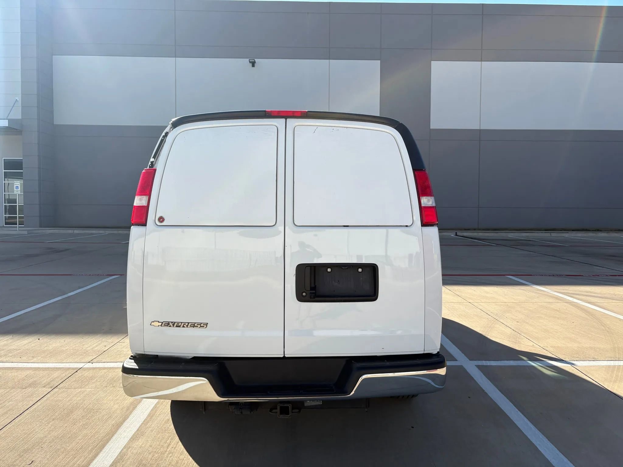 Used 2020 Chevrolet Express 2500 Regular Van 3D w/ Enhanced Convenience Package image 8