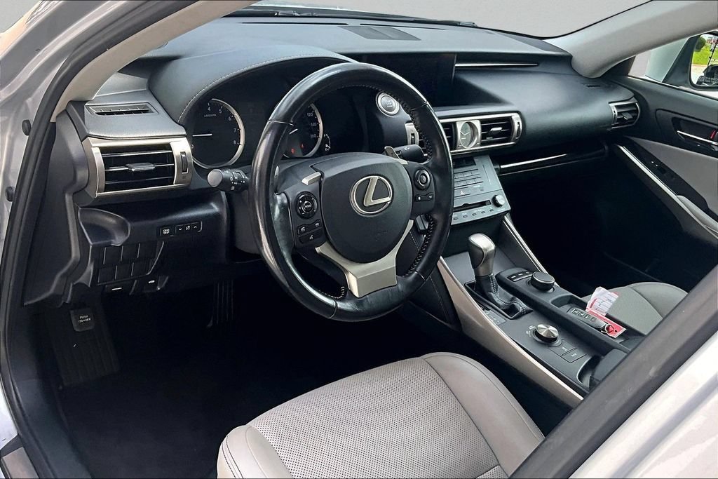Used 2016 Lexus IS 200t RWD image 17
