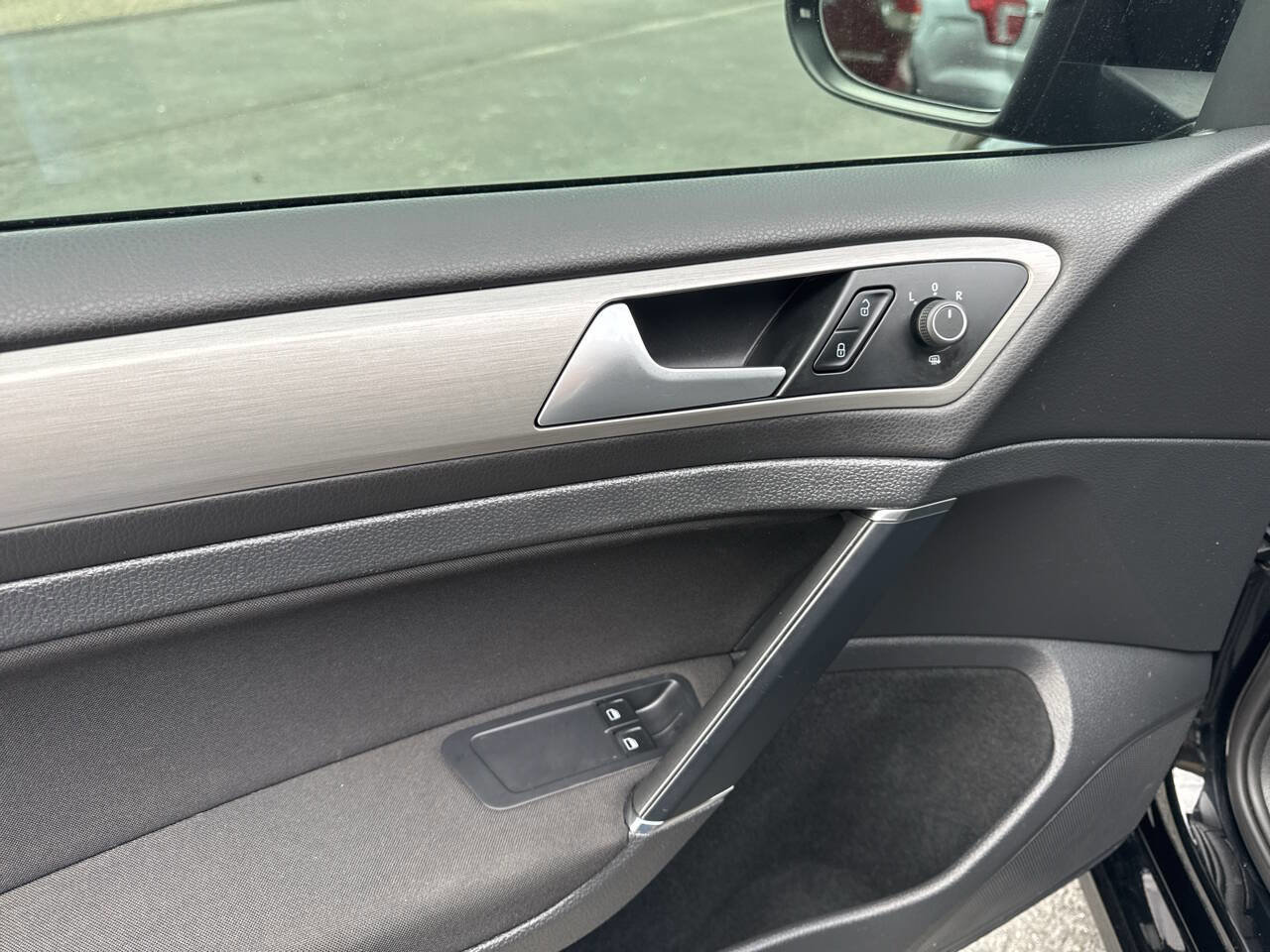 Used 2015 Volkswagen Golf Launch Edition image 10