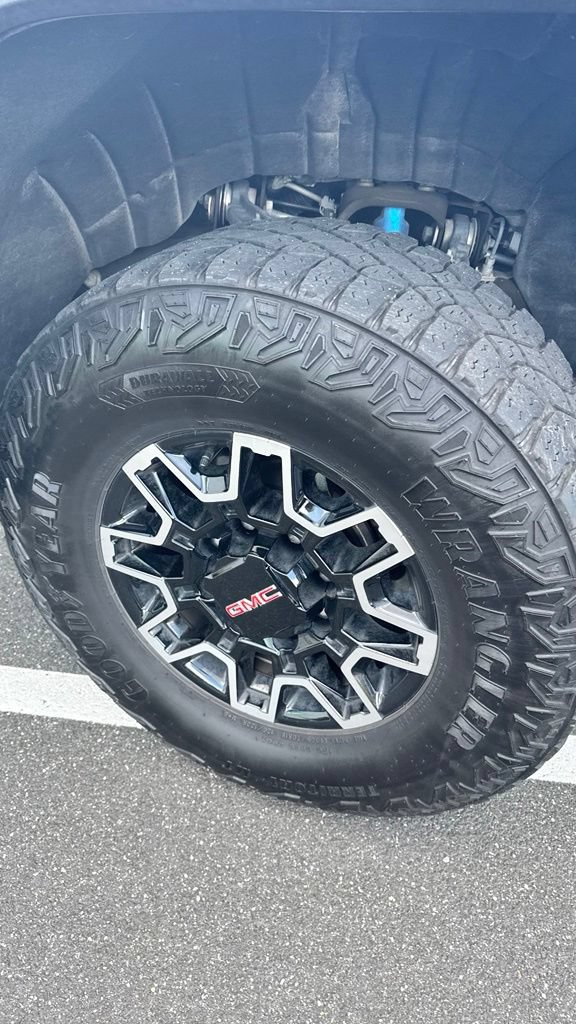 Used 2025 GMC Sierra 2500 AT4X AWD/4WD image 16