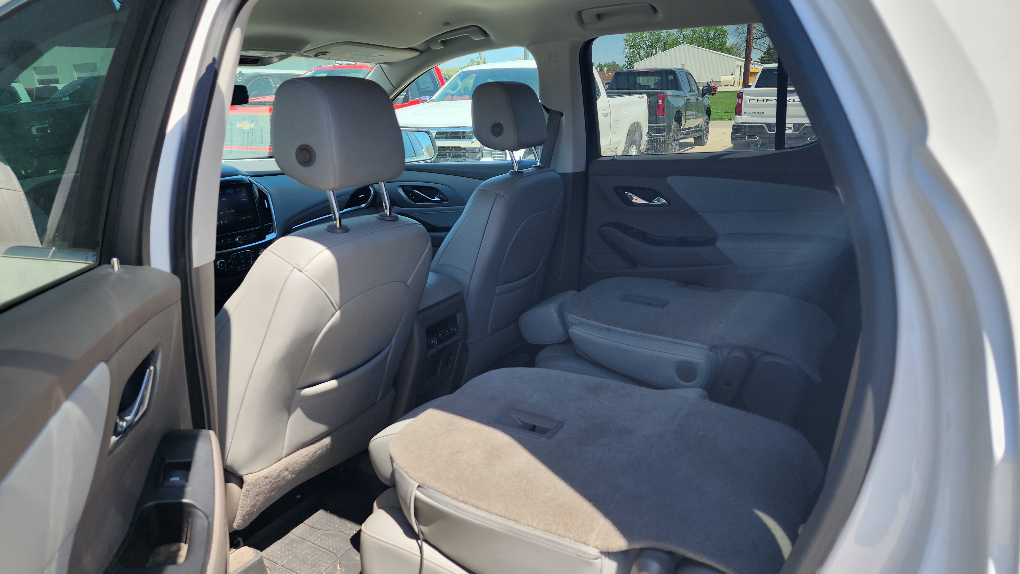 Certified 2021 Chevrolet Traverse LT w/ LT Premium Package AWD/4WD image 7