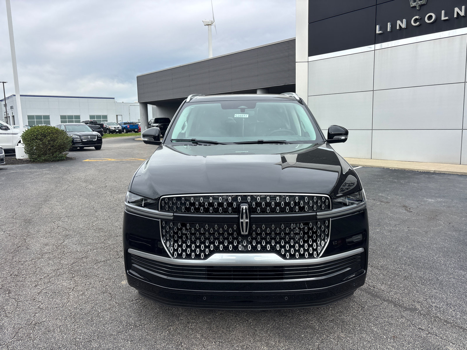 New 2026 Lincoln Navigator Reserve AWD/4WD image 2