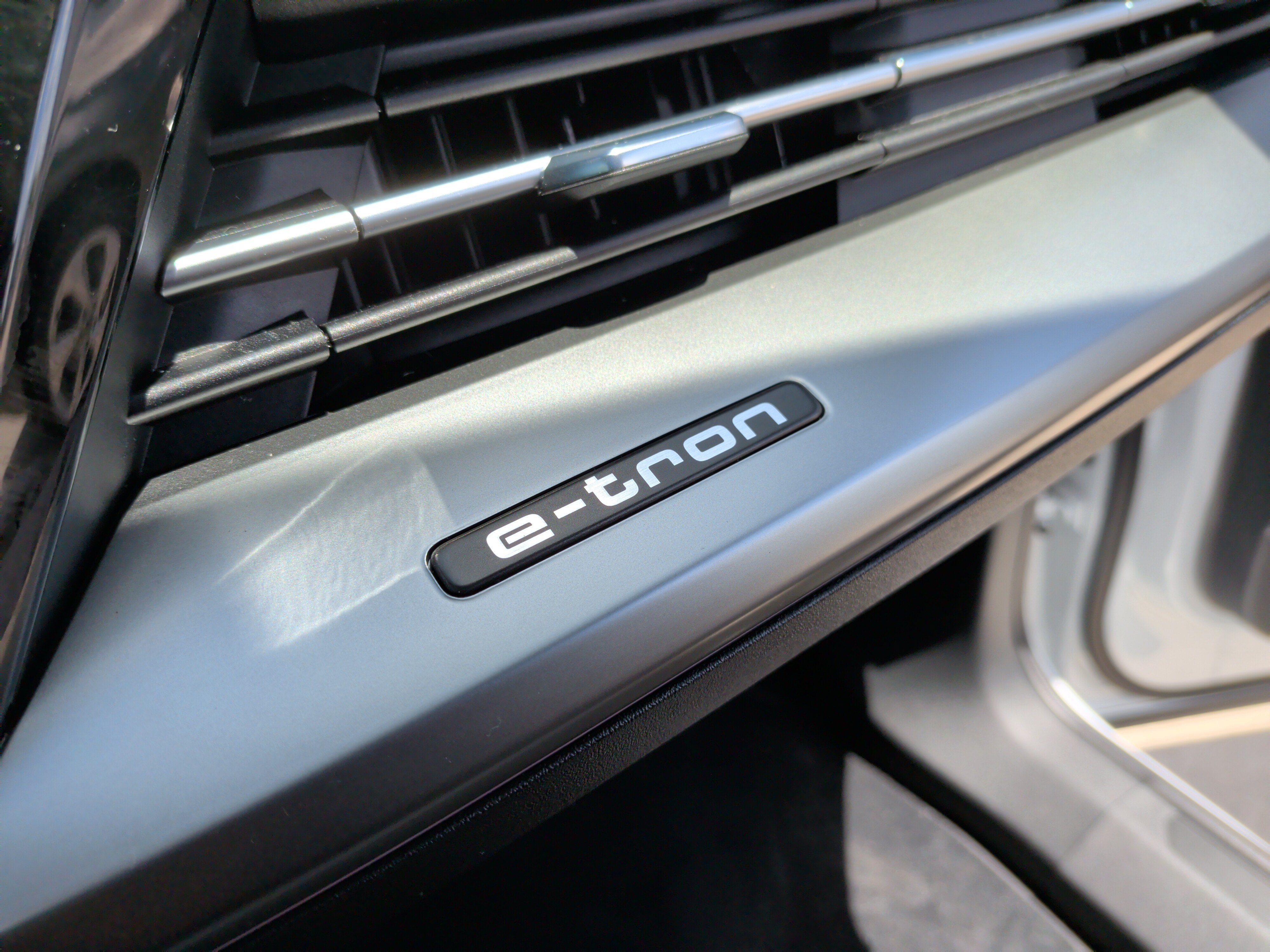 Certified 2024 Audi Q4 e-tron Premium Plus AWD/4WD image 40